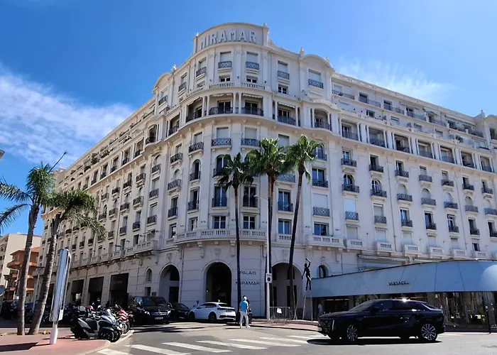 Cannes Croisette - Studio Palais Miramar - Across The Beach - Next To Carlton Hotel