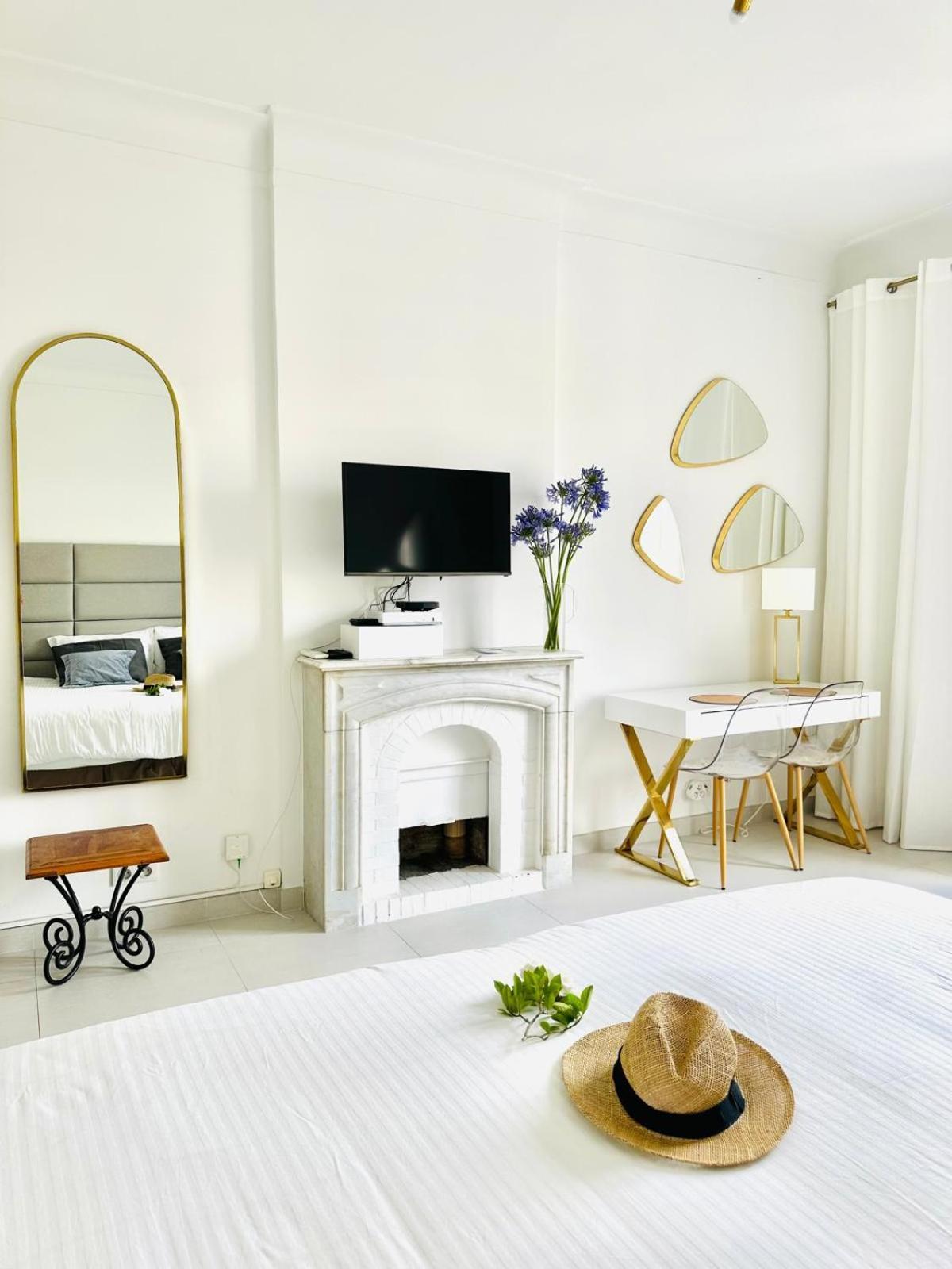 Croisette - Palais Miramar - Across The - Next To Carlton * Cannes